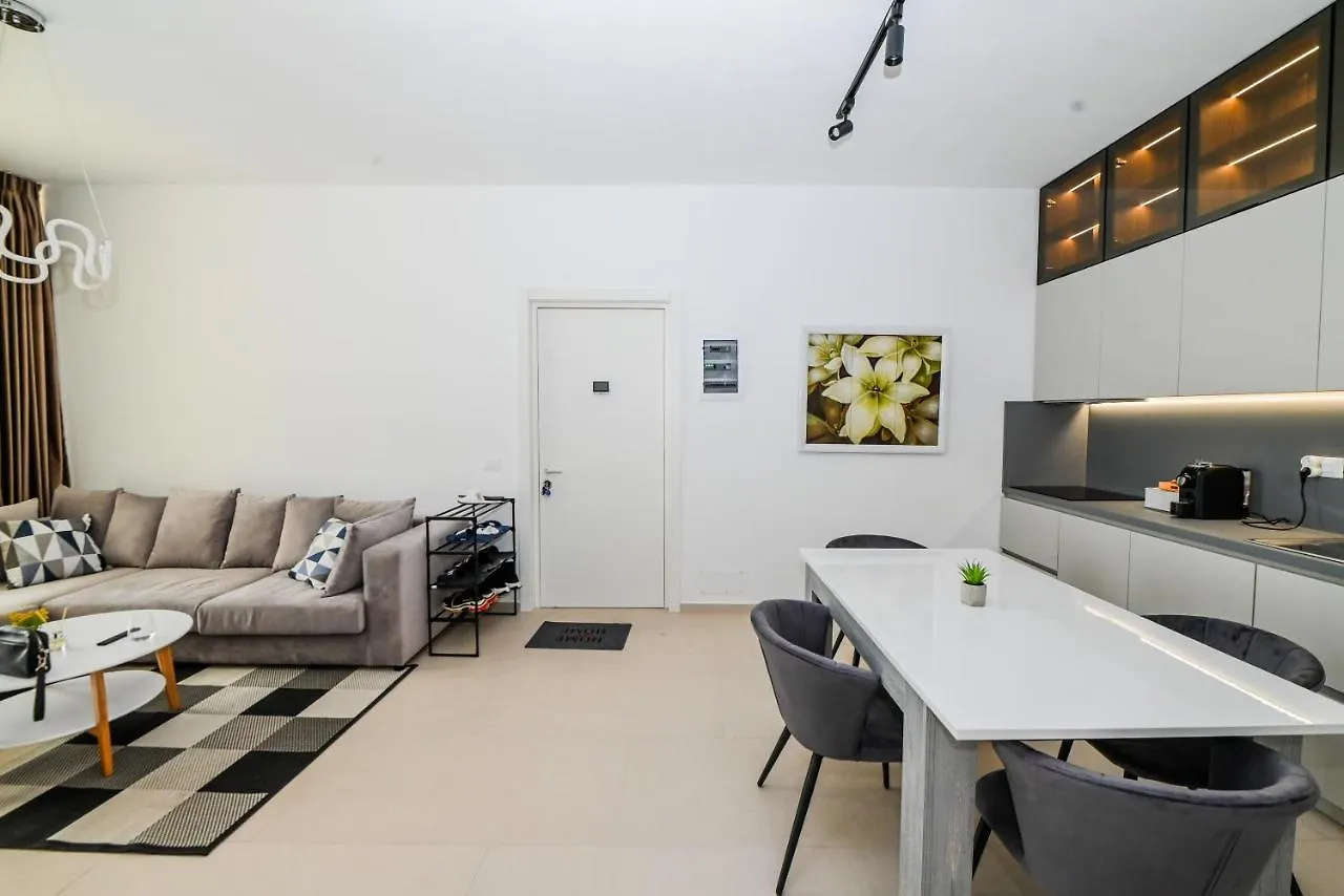 Green Cost Luxury Apt 239 Paljasa 0*,
