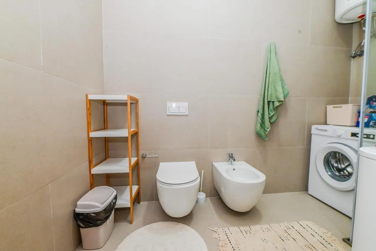 Green Cost Luxury Apt 239 Paljasa Apartment