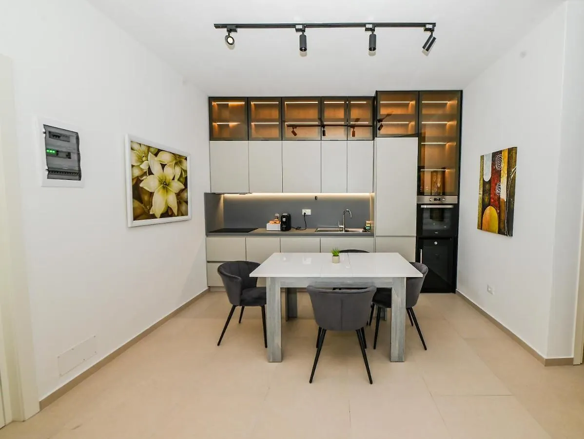 Green Cost Luxury Apt 239 Paljasa Apartment