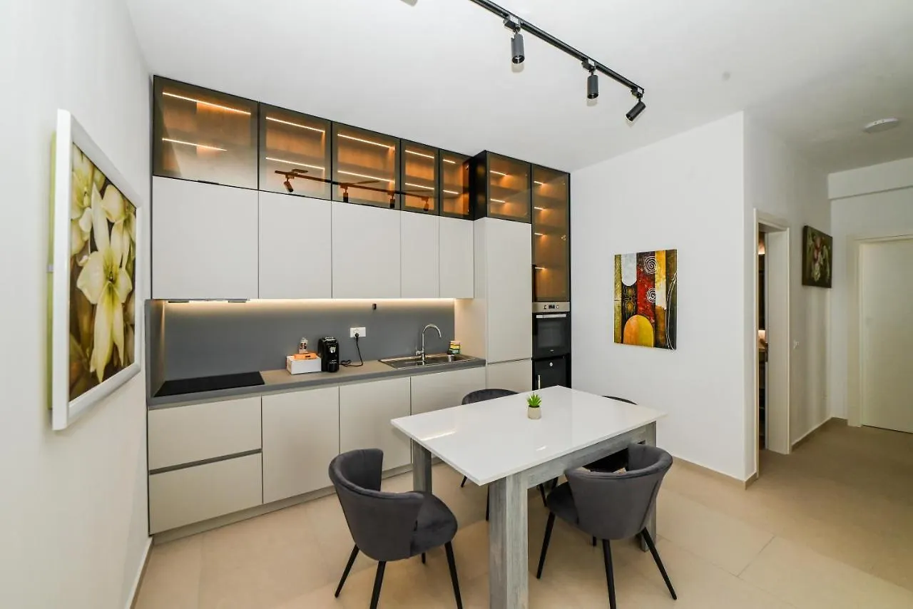 Green Cost Luxury Apt 239 Paljasa Albania