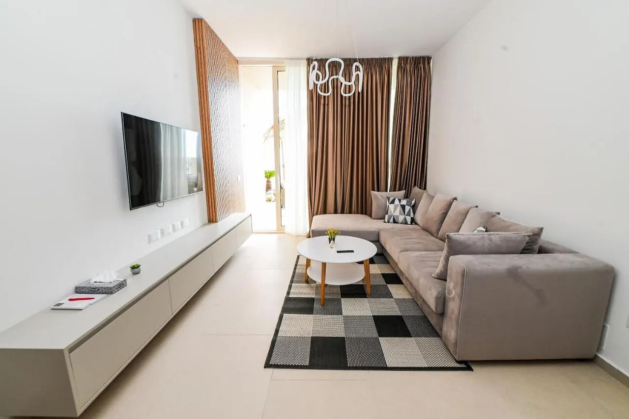 Green Cost Luxury Apt 239 Paljasa Apartment